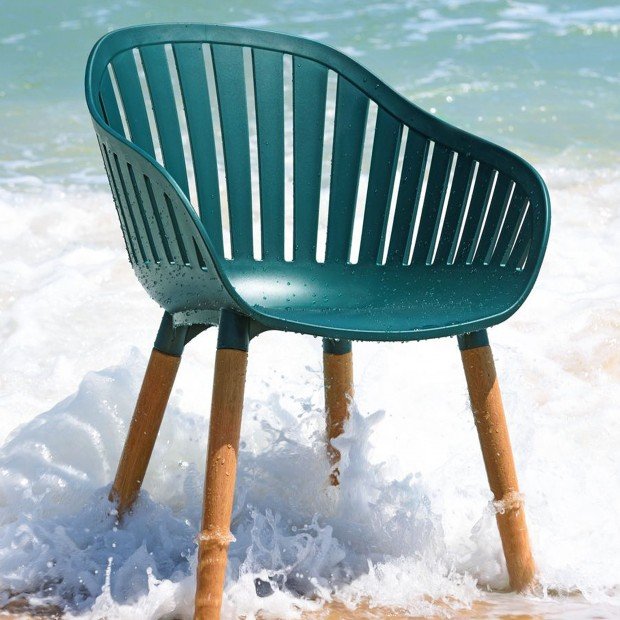 This Chair Is Amazing! Why?  Because It’s Made From 3 Kilos Of Plastic Sea 