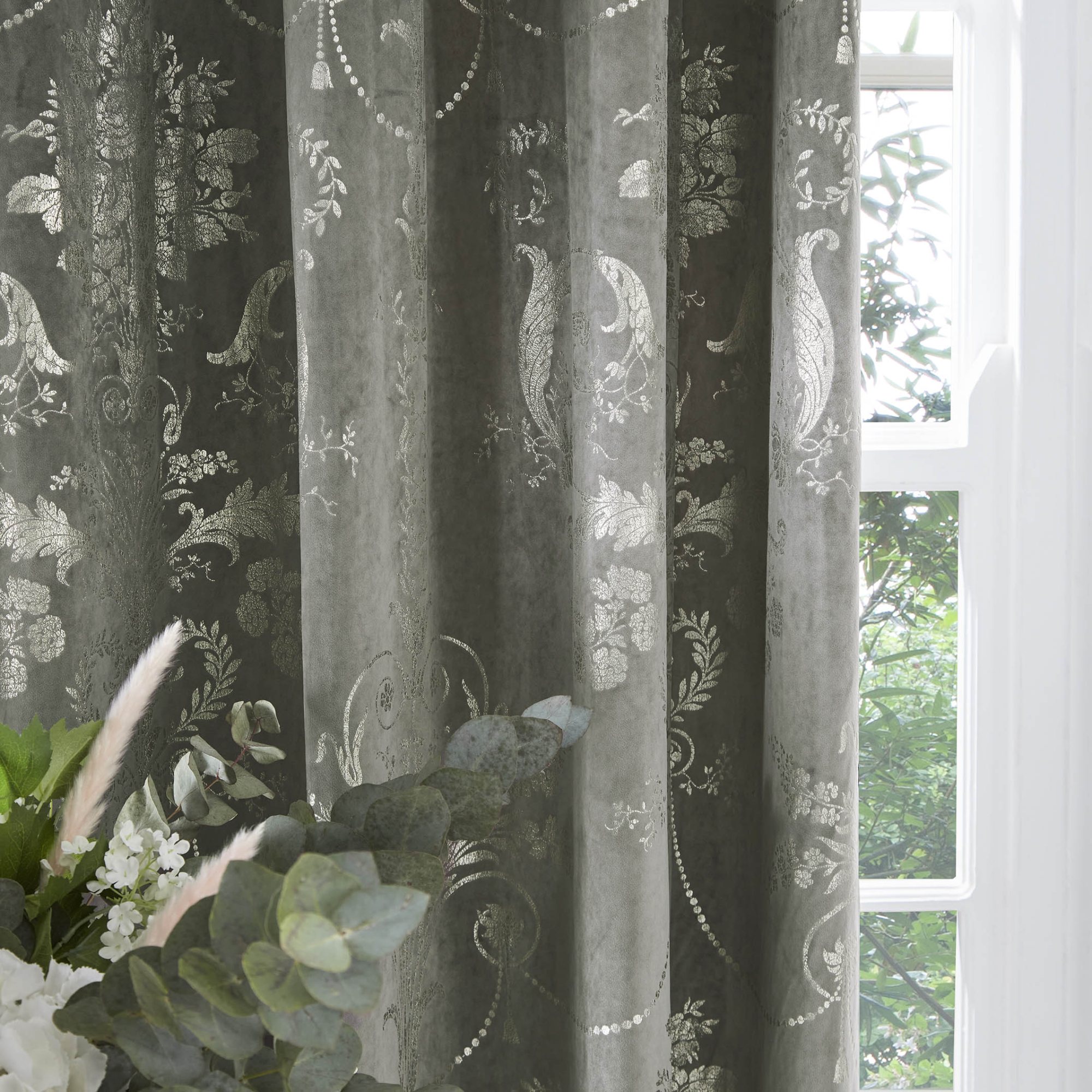 Store romain Laura Ashley Josette blanc avec gris 3621259 fait sur