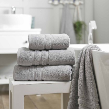 Lyndon Co Chelsea Platinum Towels