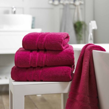 Lyndon Co Chelsea Magenta Towels