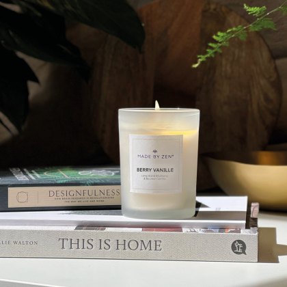 Made by Zen Signature Candle Berry Vanille