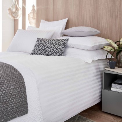 Hotel Alto White King Duvet Set