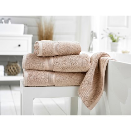 Lyndon Co Sanctuary Blush Towels