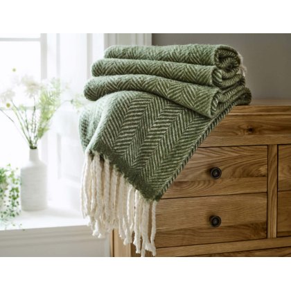 The Lyndon Company Moorland Wool Throw Green