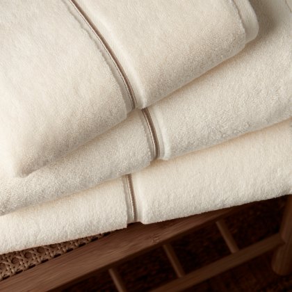 Bianca Satin Stitch Zero Twist Cream Towels
