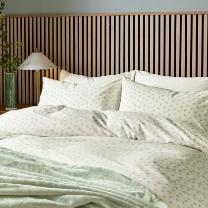 Helena Springfield Calico and Chalk Leaf Sprig Duvet Set Green Helena Springfield Calico and Chalk Leaf Sprig Duvet Set Green
