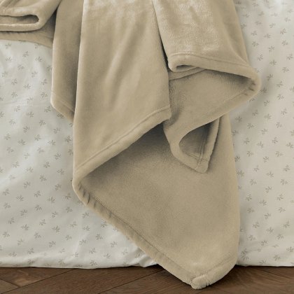 Helena Springfield Calico and Chalk Snug Throw Linen Helena Springfield Calico and Chalk Snug Throw Linen