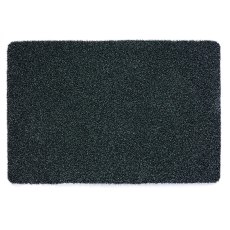 Outdoor Hug Rug in Charcoal Outdoor Hug Rug in Charcoal