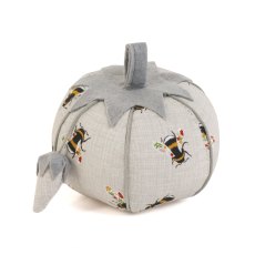 Beautiful Bees Tomato Pin Cushion Beautiful Bees Tomato Pin Cushion