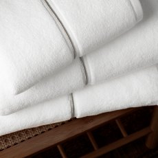 Bianca Satin Stitch Zero Twist White Towels Bianca Satin Stitch Zero Twist White Towels