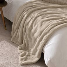 Paoletti Empress Throw Oatmeal