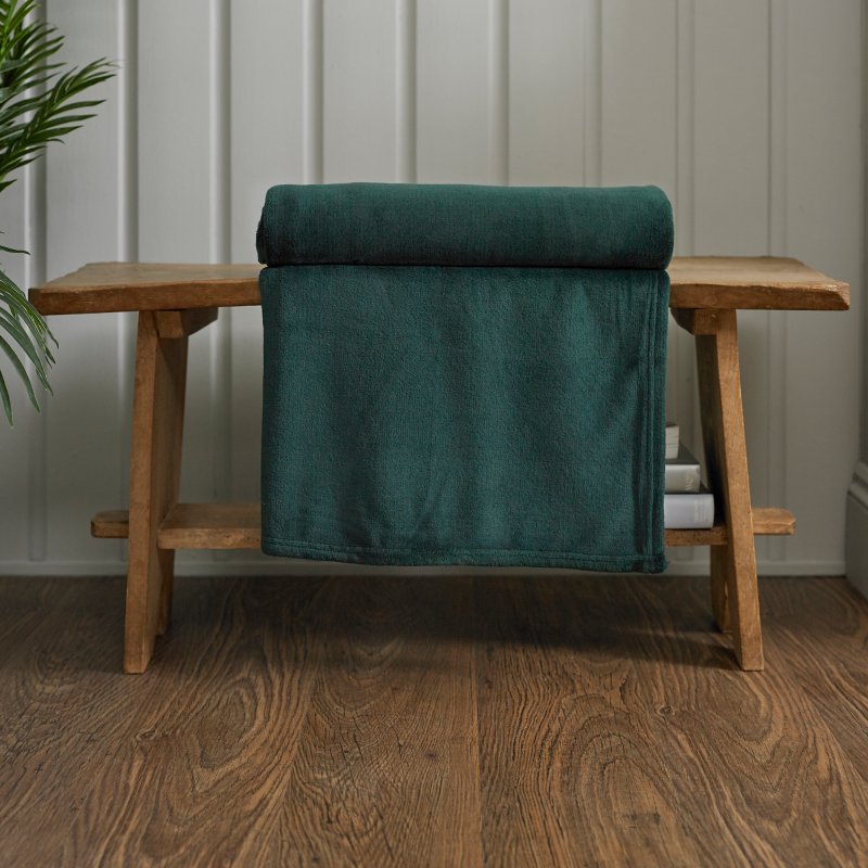 Snuggletouch Dark Green Throw 140x180