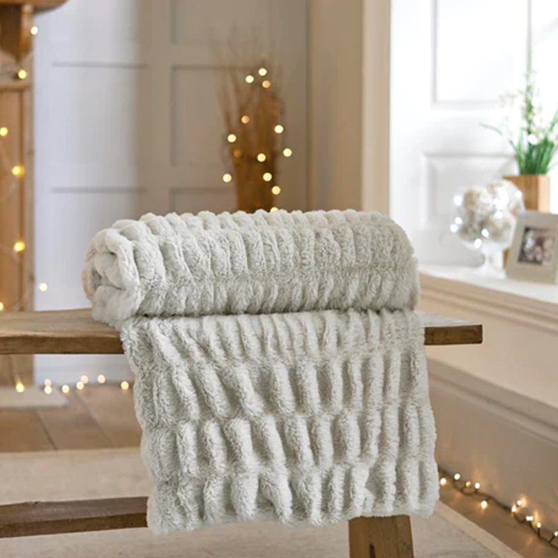 Deyongs New Hampshire Cream Faux Fur Throw