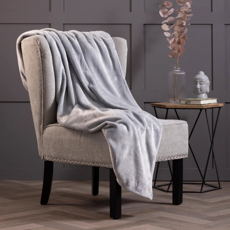 Heat Holder Blanket Ice Grey Lifestyle