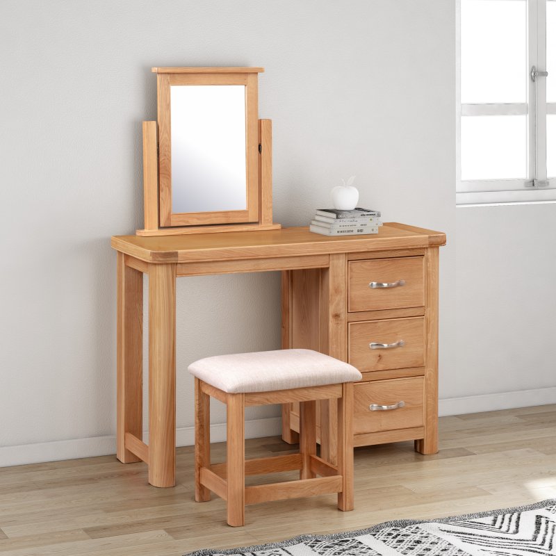 Gloucester Oak Dressing Table Set lifestyle image of the set