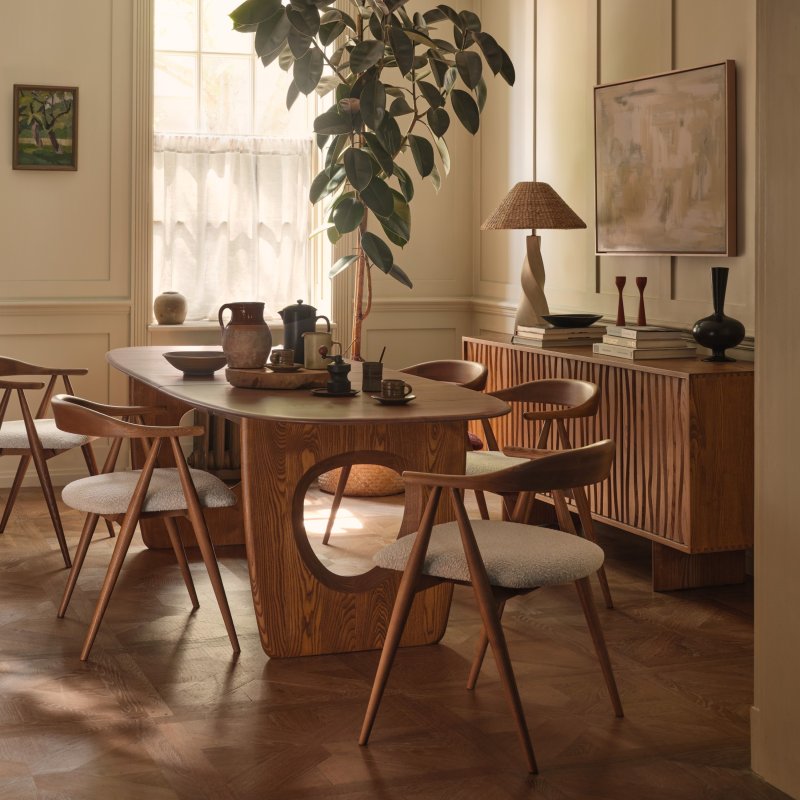 Ercol Highmoor Extending Dining Table lifestyle image of the table