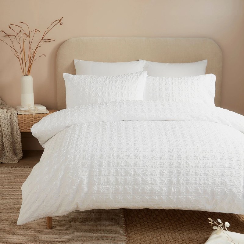 Serene Serene White Embossed Grid Duvet Set