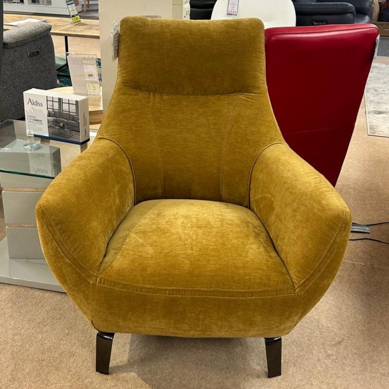 Toby Club Chair In Fennel Seed lifestyle