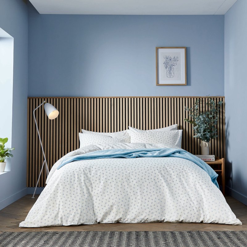 Helena Springfield Calico And Chalk Leaf Sprig Duvet Set Blue